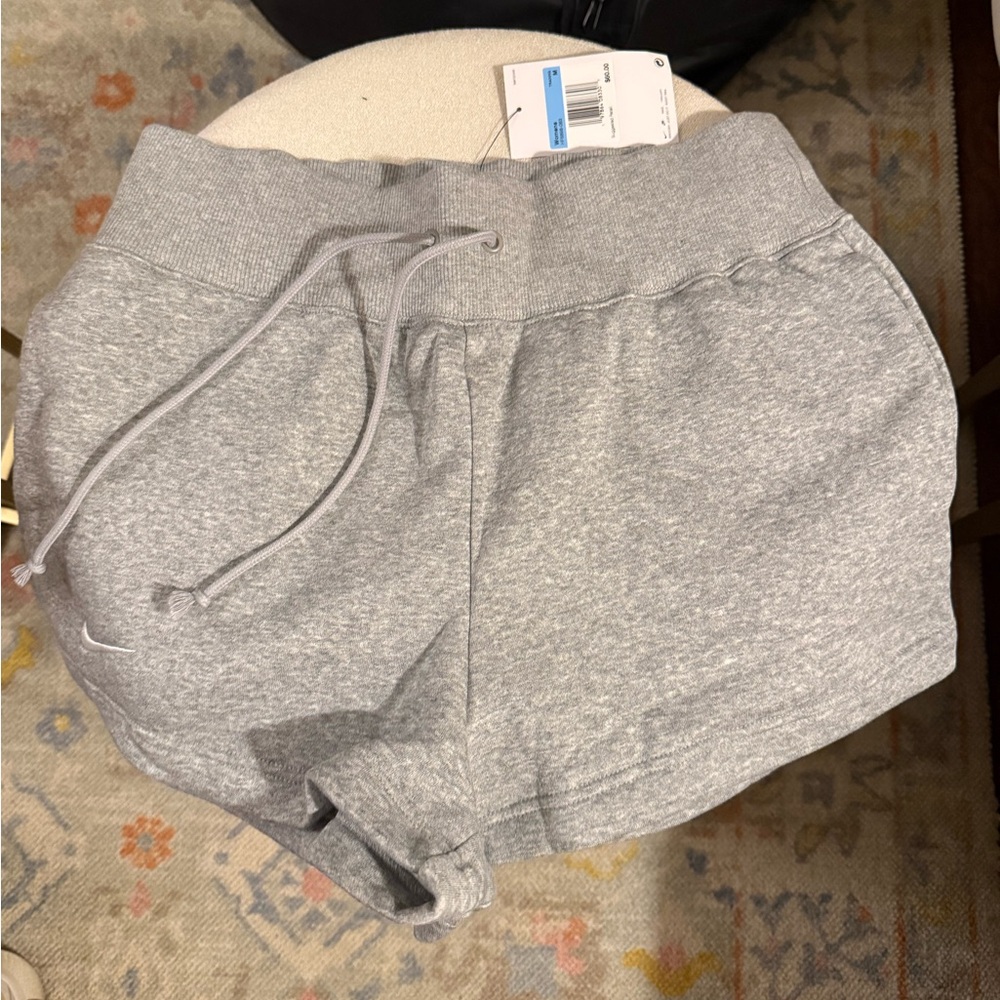 Nike Women's sweatshorts Shorts in Heather Gray
